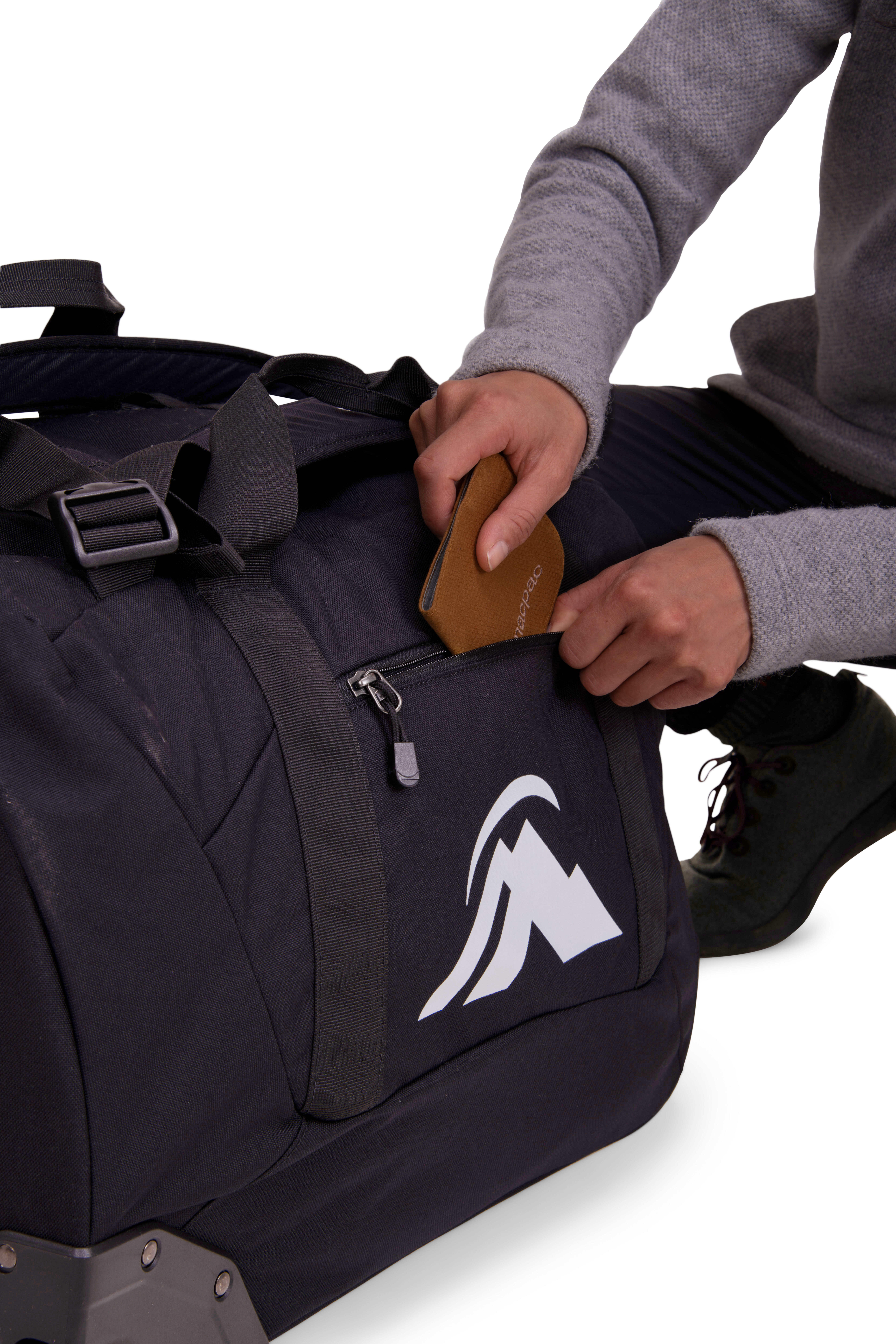 80 litre wheeled holdall store