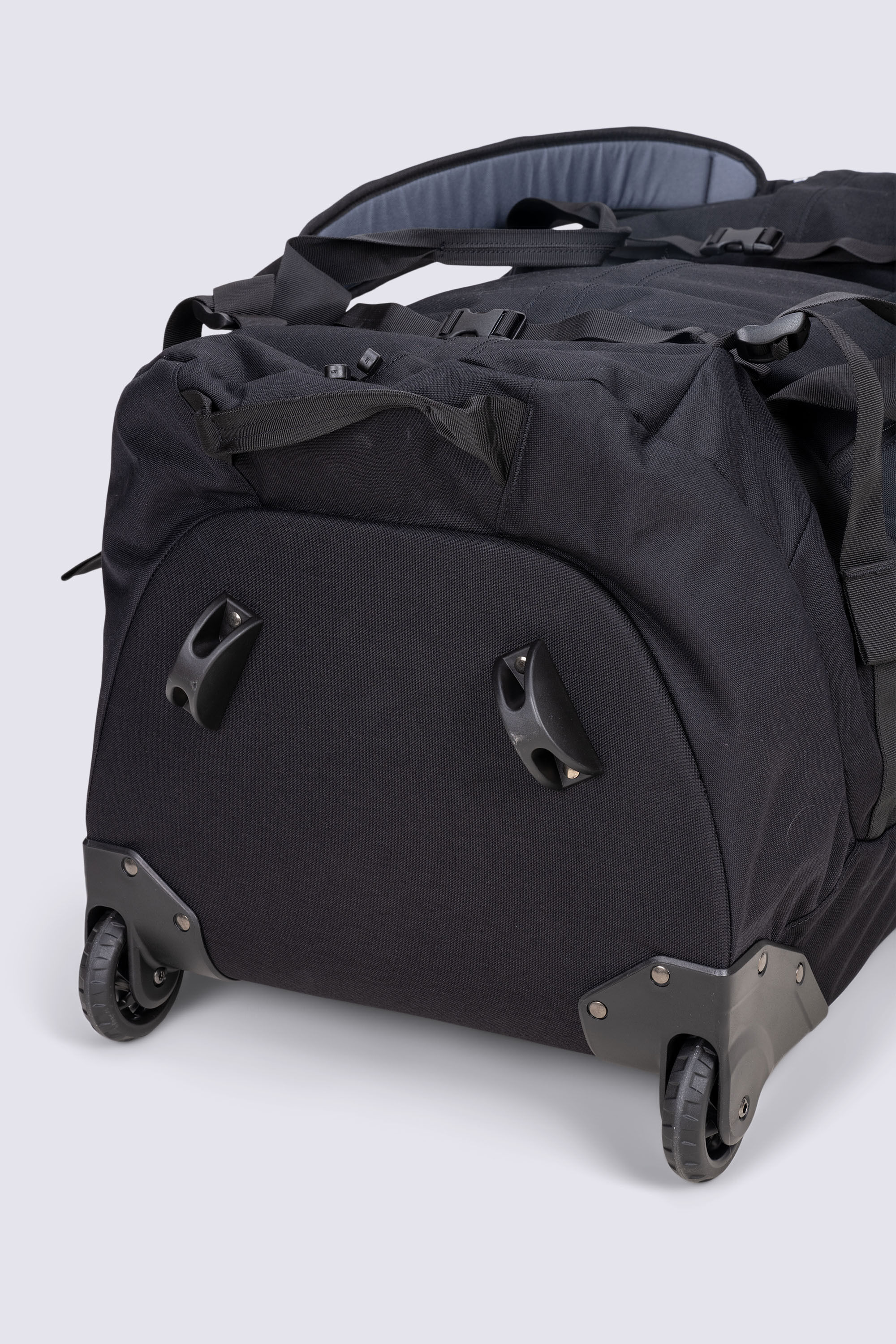 Macpac wheeled duffel 120l hotsell